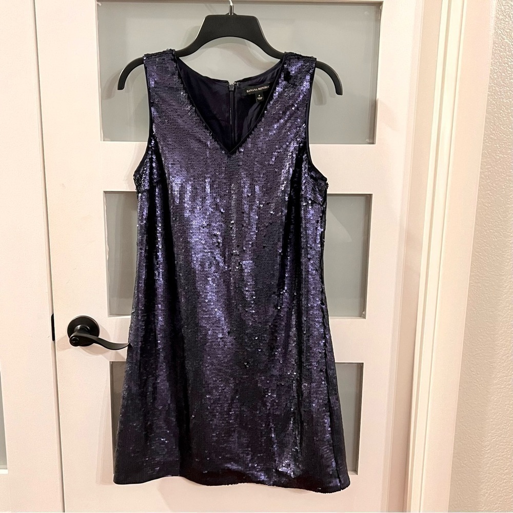 BANANA REPUBLIC navy sequin sheath dress. Size 4